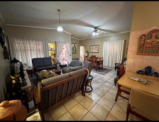 3 BEDROOM TOWNHOUSE FOR SALE IN CLARINA